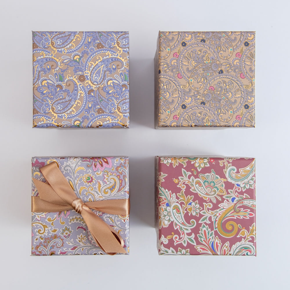 12 Pralinen | weihnachtliches PAISLEY | quadratisch mit 3 Etagen
