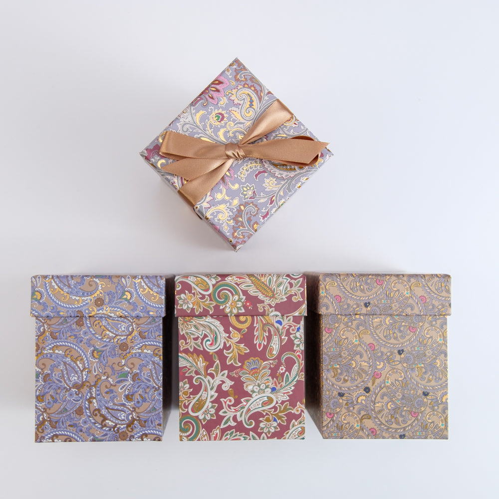 12 Pralinen | weihnachtliches PAISLEY | quadratisch mit 3 Etagen