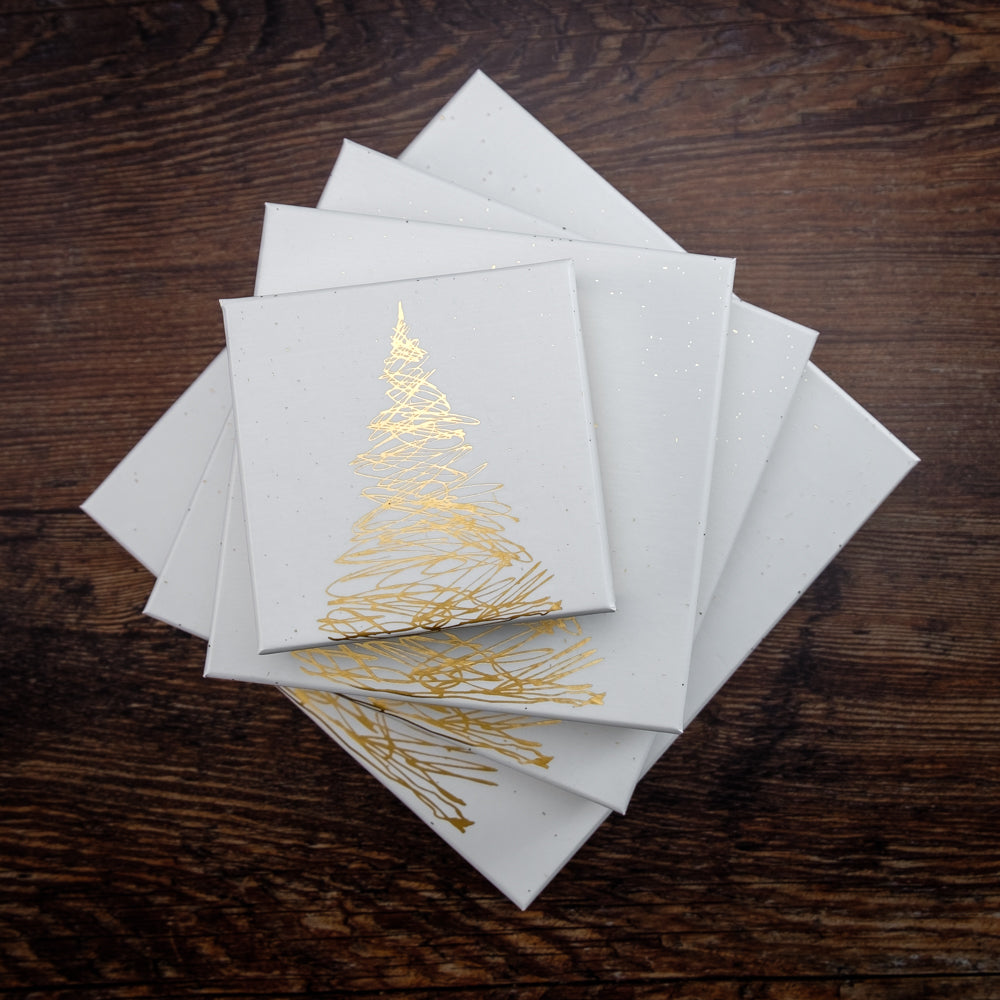 16 Pralinen | "Winterwald" | weiß-gold | vier Motive